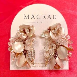 Brand New MacRae & Co. Dripping Floral Cluster Post Earrings Pale Gold Sparkly
